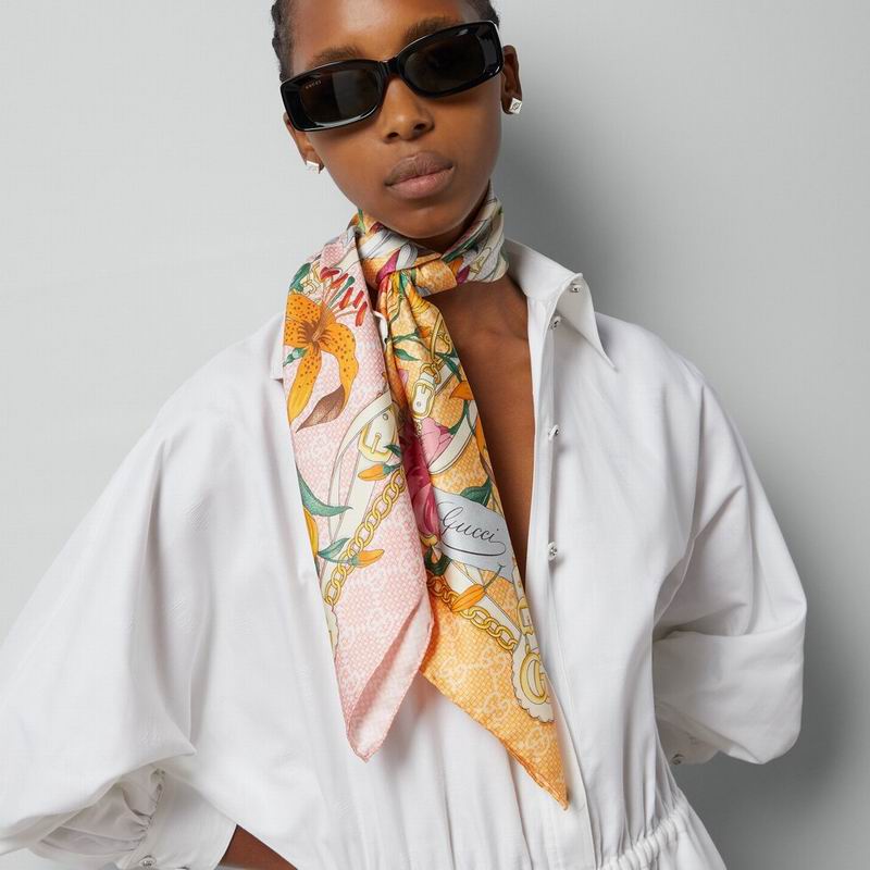 Gucci silk scarf 90X90cm E23 (12)